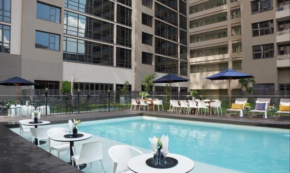 Sandton Apartment 15 West Road South โจฮันเนสเบิร์ก ภายนอก รูปภาพ